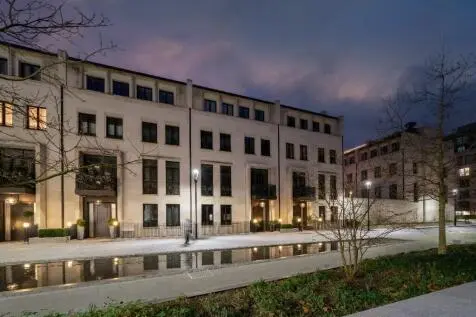 7 bedroom Town House for sale