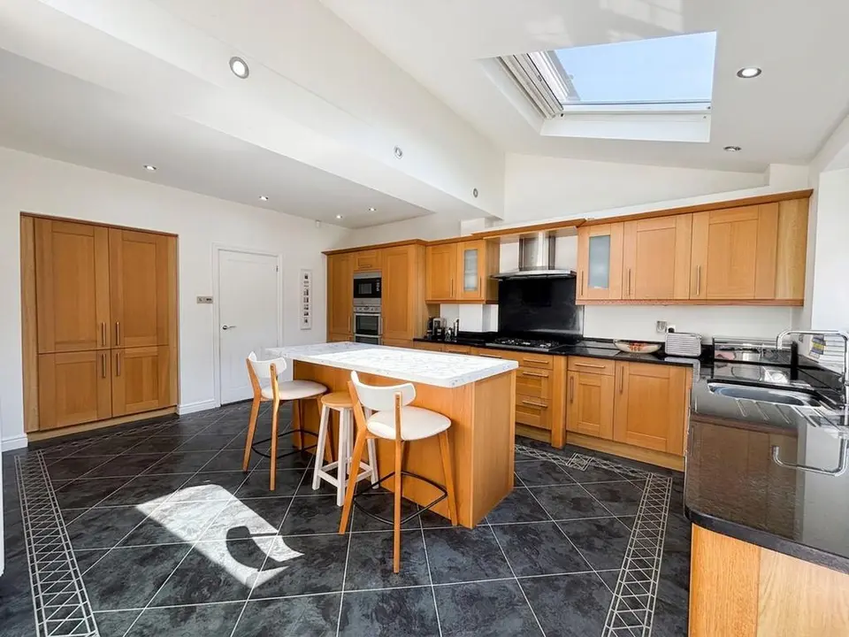 4 bedroom semi-detached house for sale