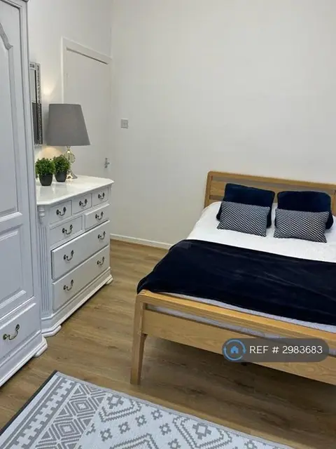 1 bedroom in a house share to rent