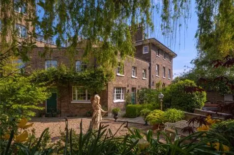 4 bedroom Detached for sale