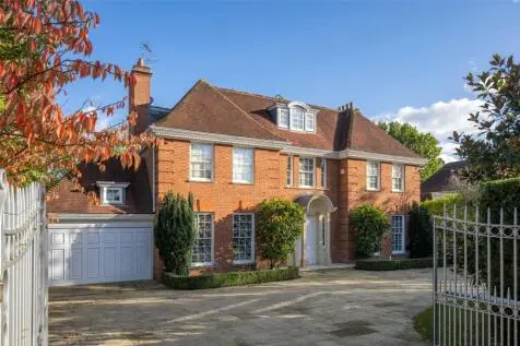 8 bedroom Detached for sale