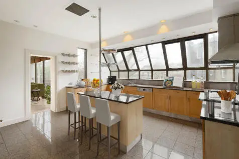 8 bedroom Apartment for sale
