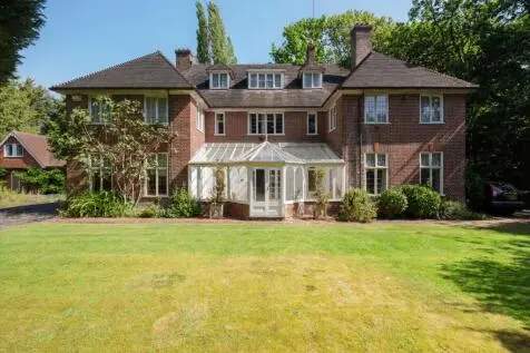8 bedroom Detached for sale