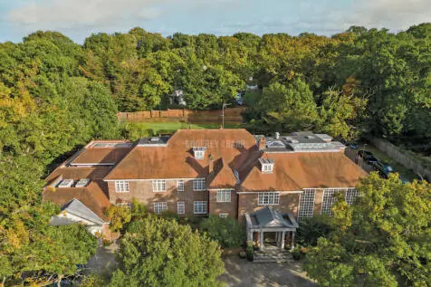 8 bedroom Detached for sale