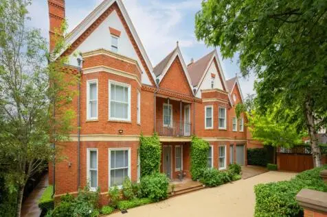 5 bedroom Detached for sale
