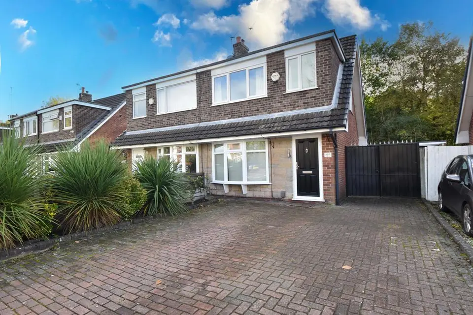 3 bedroom semi-detached house for sale