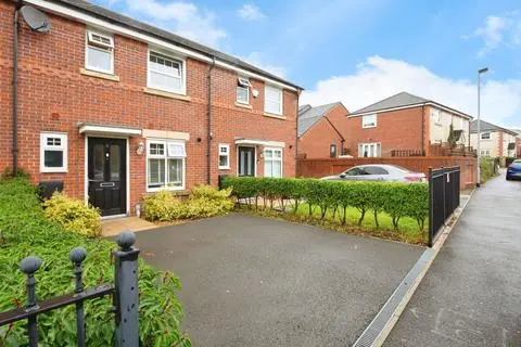 3 bedroom terraced house for sale