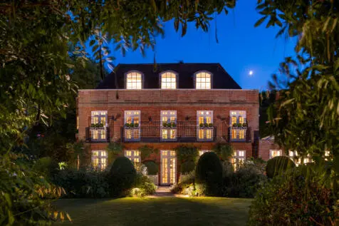 10 bedroom Detached for sale