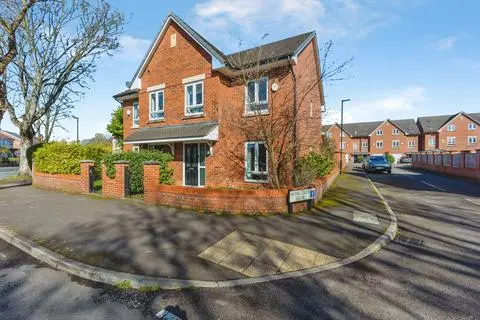 4 bedroom semi-detached house for sale