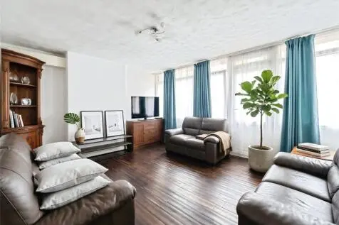 3 bedroom Maisonette for sale