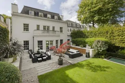 10 bedroom House for sale