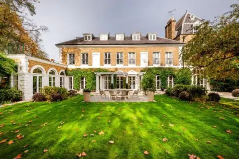 10 bedroom House for sale