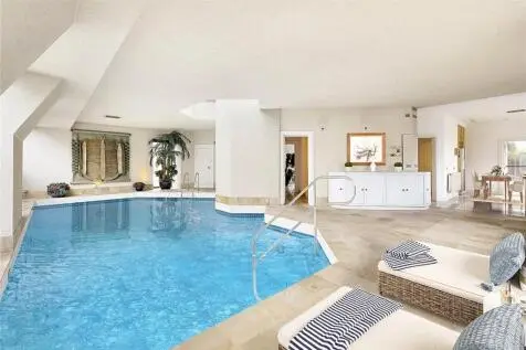 8 bedroom House for sale