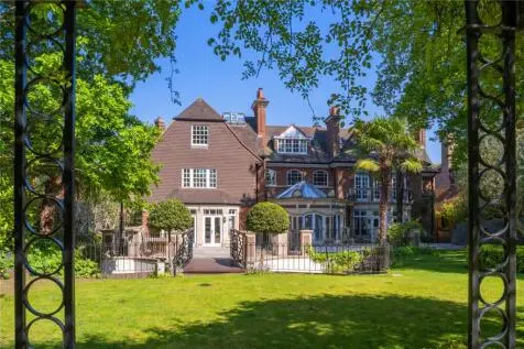 8 bedroom Detached for sale