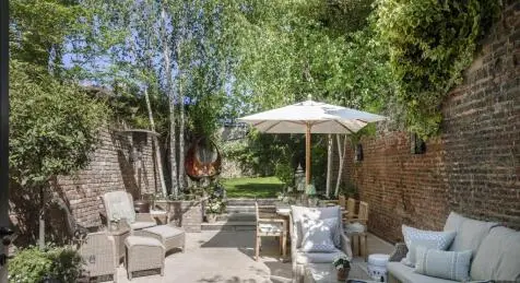 6 bedroom Semi-Detached for sale